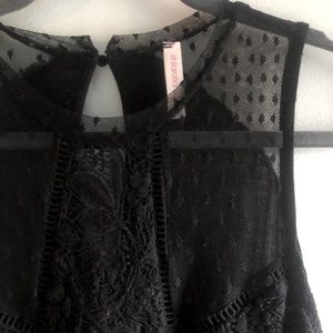 🖤Black lace and mesh tank🖤